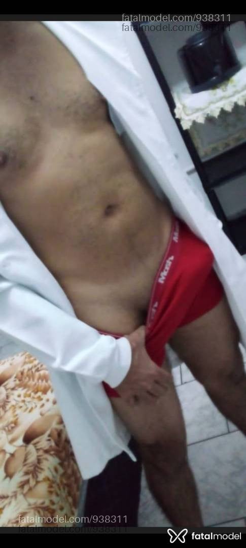 Acompanhante homem com cabelo castanho de olhos castanhos - Enzo terap