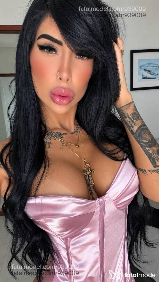 Acompanhante mulher morena (o) de olhos mel - Heloíse Vitty