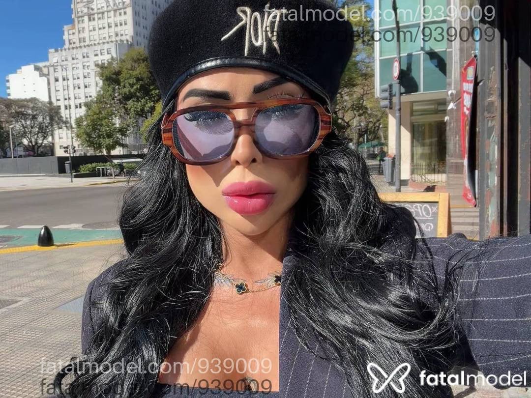 Acompanhante mulher morena (o) de olhos mel - Heloíse Vitty
