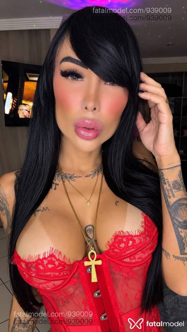 Acompanhante mulher morena (o) de olhos mel - Heloíse Vitty