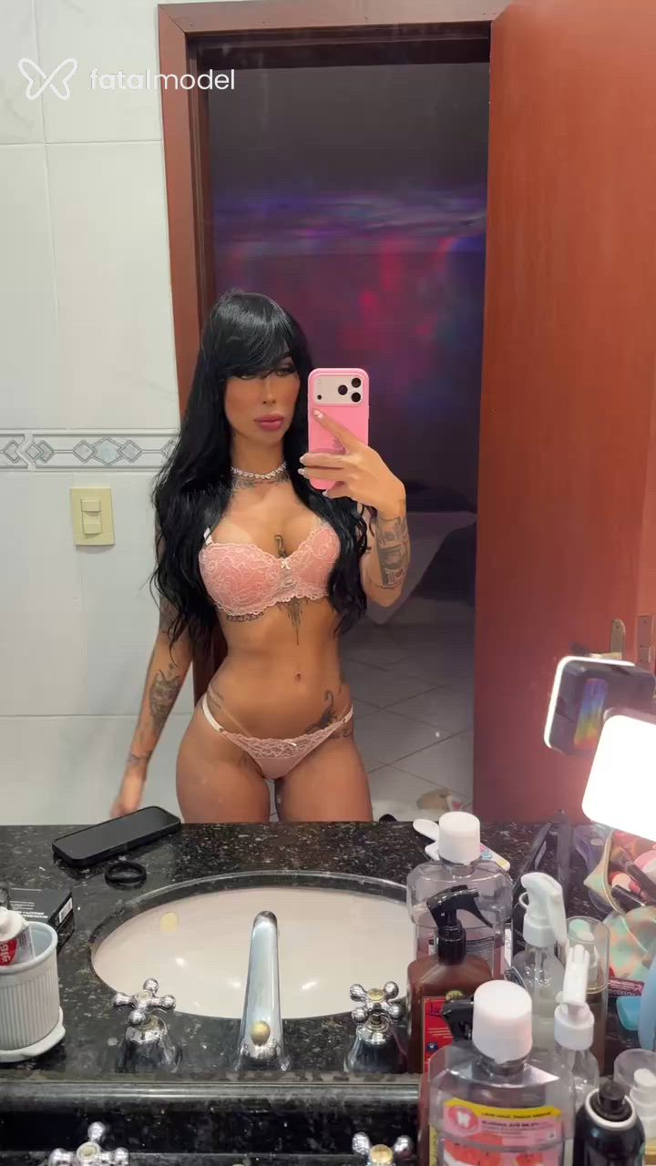 Acompanhante mulher morena (o) de olhos mel - Heloíse Vitty Acompanhante mulher morena (o) de olhos mel - Heloíse Vitty
