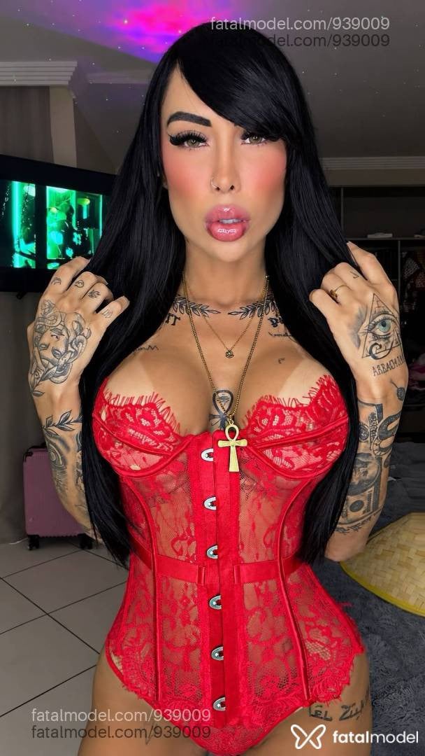 Acompanhante mulher morena (o) de olhos mel - Heloíse Vitty