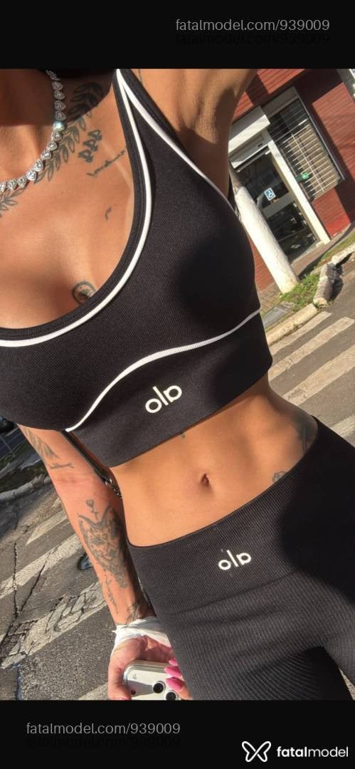 Acompanhante mulher morena (o) de olhos mel - Heloíse Vitty