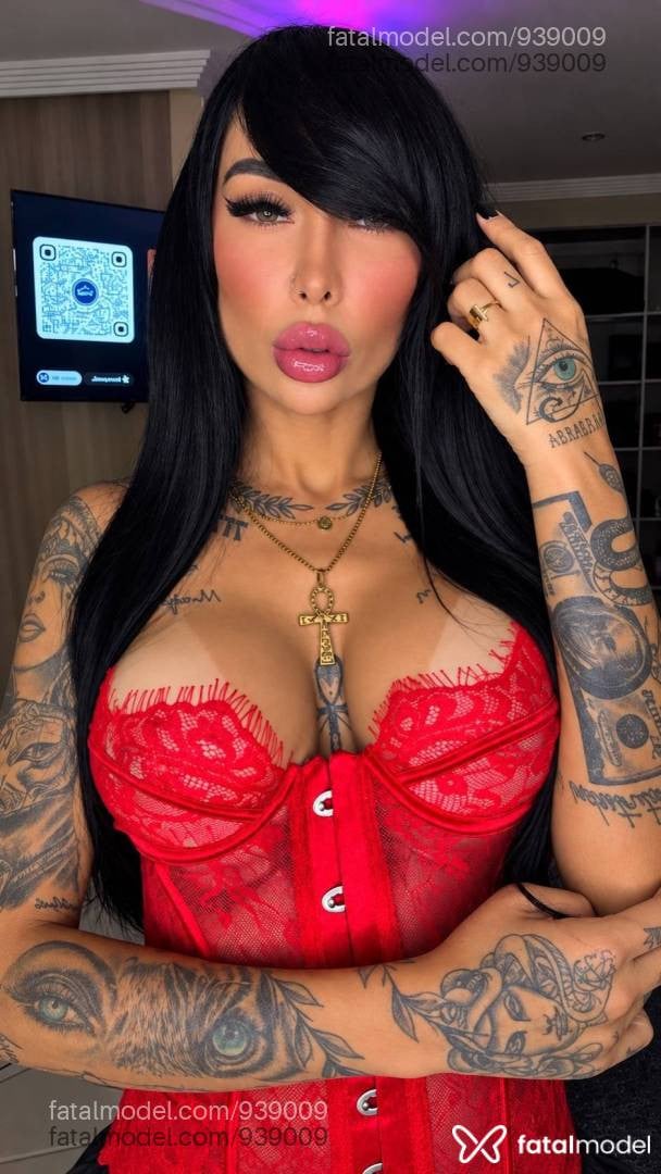 Acompanhante mulher morena (o) de olhos mel - Heloíse Vitty