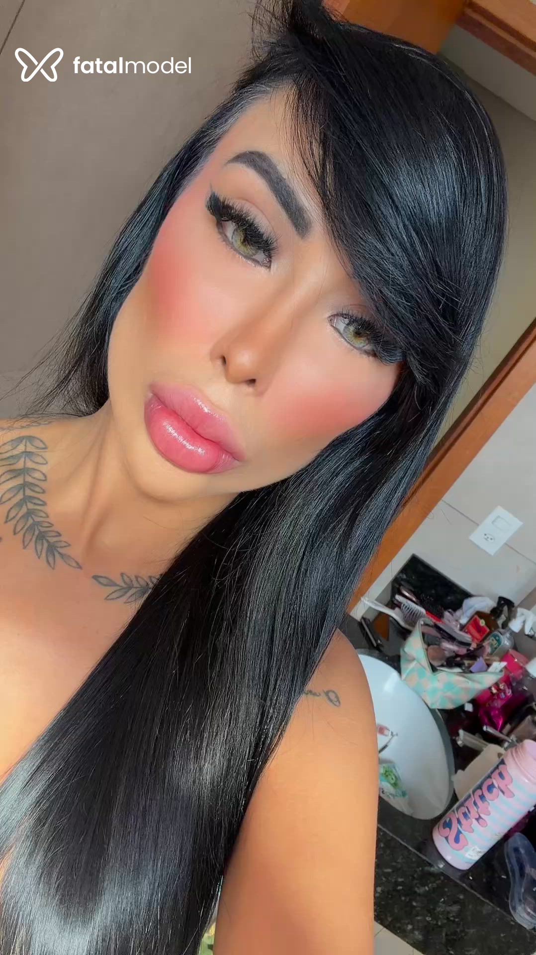 Acompanhante mulher morena (o) de olhos mel - Heloíse Vitty Acompanhante mulher morena (o) de olhos mel - Heloíse Vitty