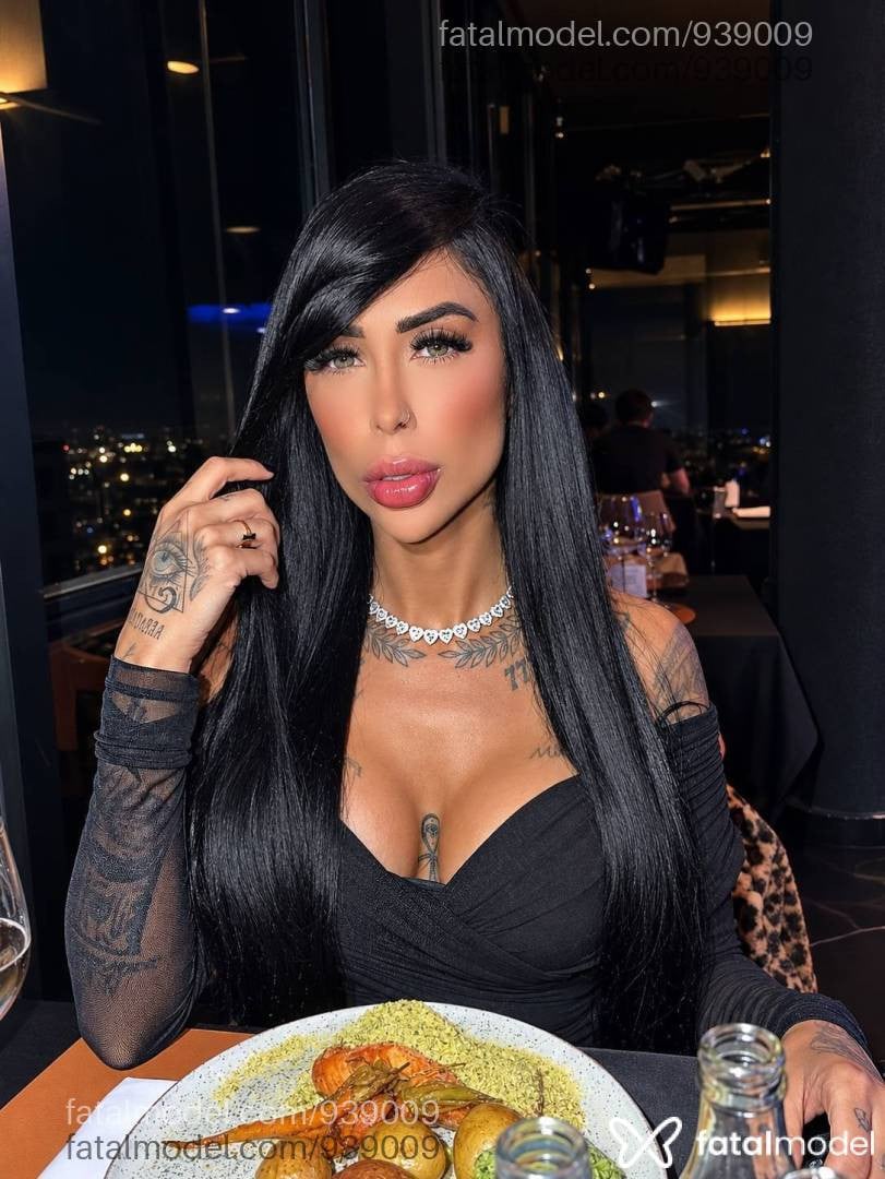 Acompanhante mulher morena (o) de olhos mel - Heloíse Vitty