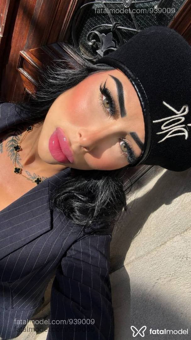 Acompanhante mulher morena (o) de olhos mel - Heloíse Vitty
