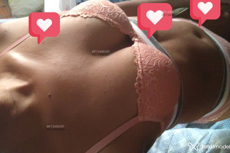 Acompanhante mulher com cabelo castanho de olhos mel em São Gabriel Acompanhante mulher com cabelo castanho de olhos mel em São Gabriel - Pathy