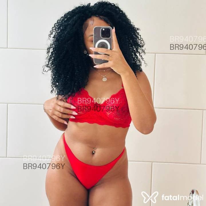 Acompanhante mulher morena (o) de olhos castanhos em Itapira Acompanhante mulher morena (o) de olhos castanhos em Itapira - Tatii
