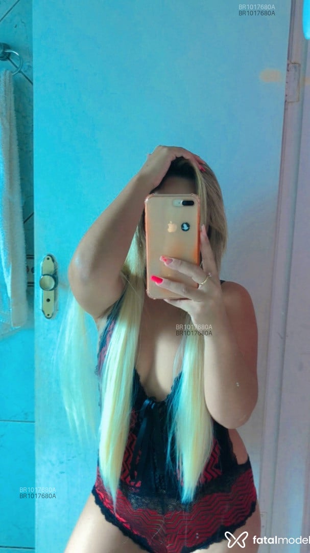 Acompanhante mulher loira (o) de olhos mel - Milena