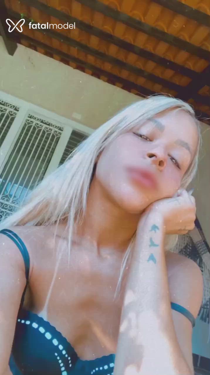 Acompanhante mulher loira (o) de olhos castanhos em Linhares - Yara Manuella