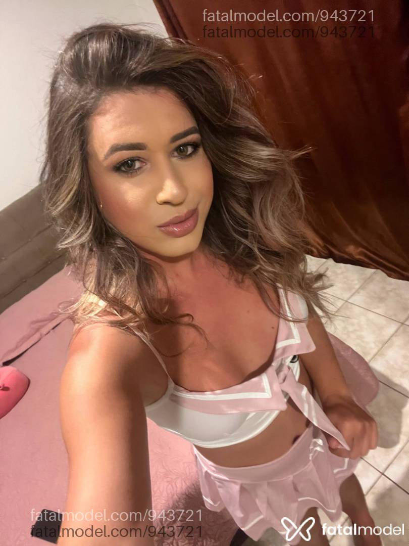 Acompanhante mulher trans com cabelo castanho de olhos verdes - Laura semoneka