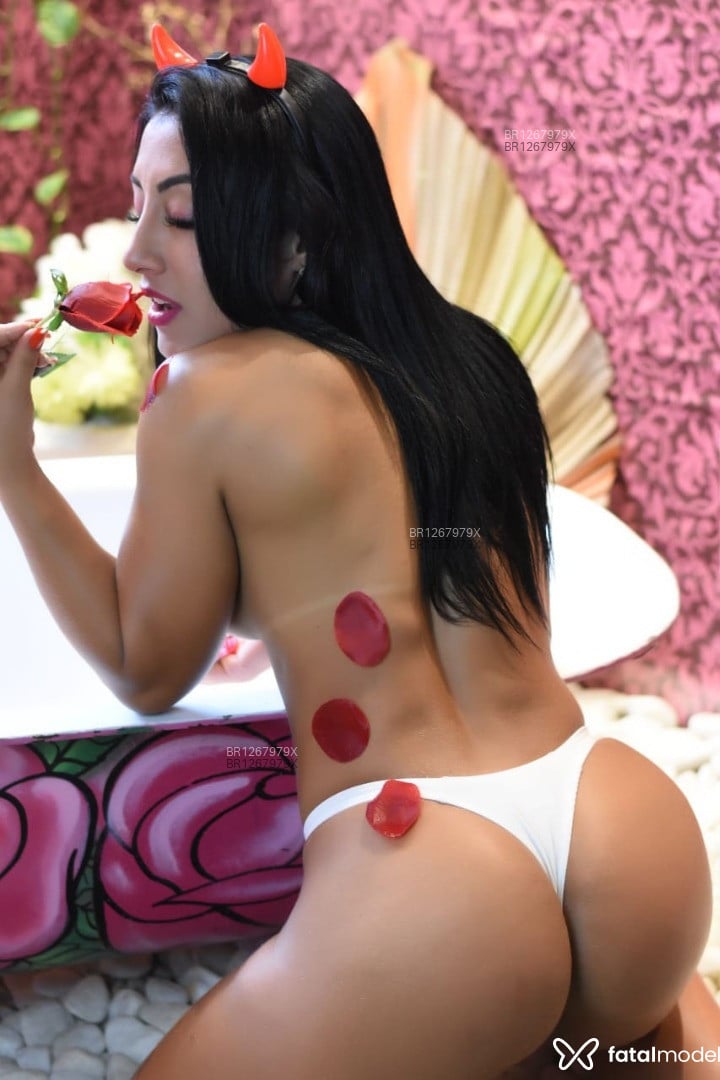 Acompanhante mulher morena (o) de olhos castanhos em Porto Alegre - Camile Fernandes