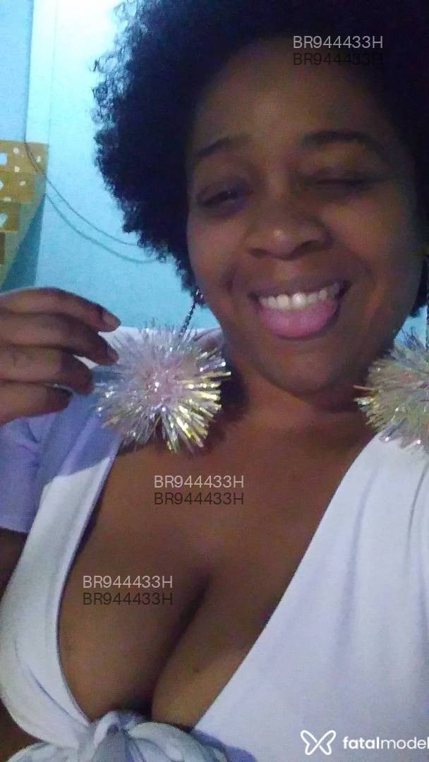 Acompanhante mulher com cabelo castanho de olhos castanhos - Nanda