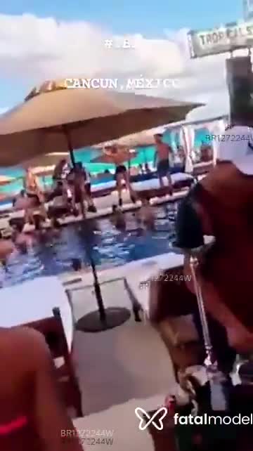Acompanhante mulher com cabelo castanho de olhos verdes em Balneário Camboriú - Vick
