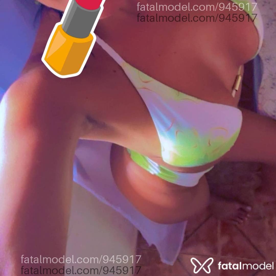 Acompanhante mulher morena (o) de olhos pretos - Rafaely Miller