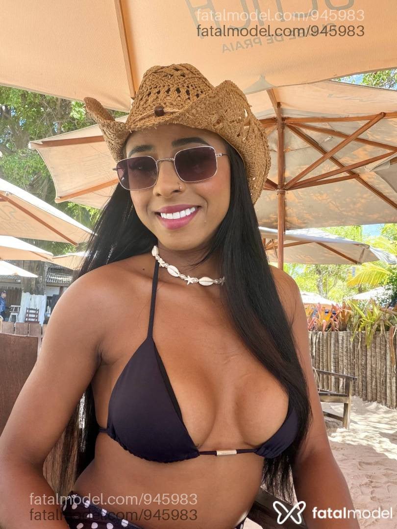 Acompanhante mulher morena (o) de olhos castanhos - Laura