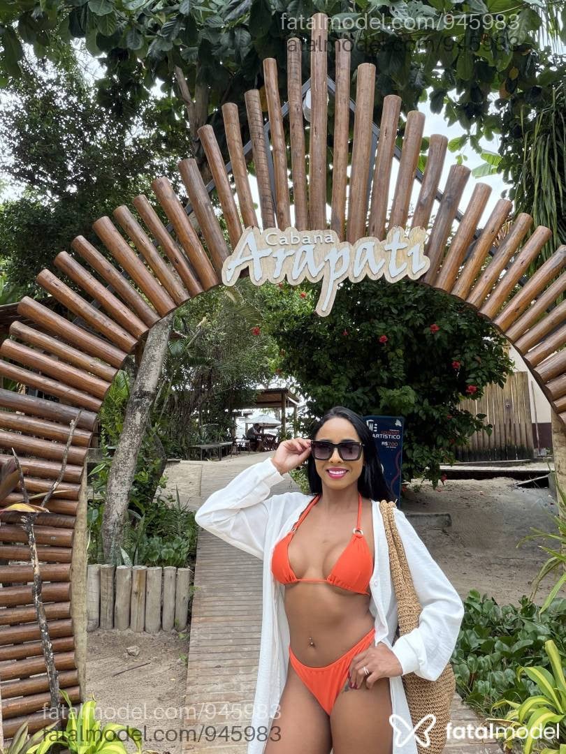 Acompanhante mulher morena (o) de olhos castanhos - Laura
