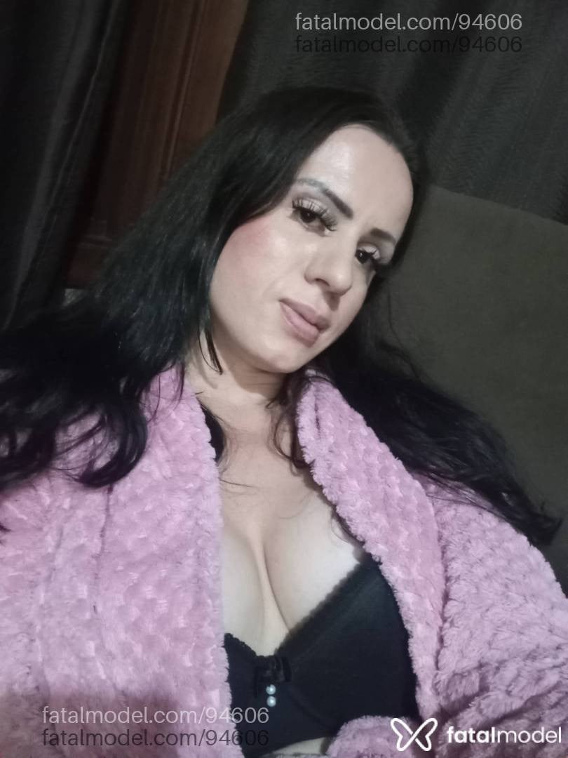 Acompanhante mulher trans ruiva (o) de olhos castanhos - Rubi