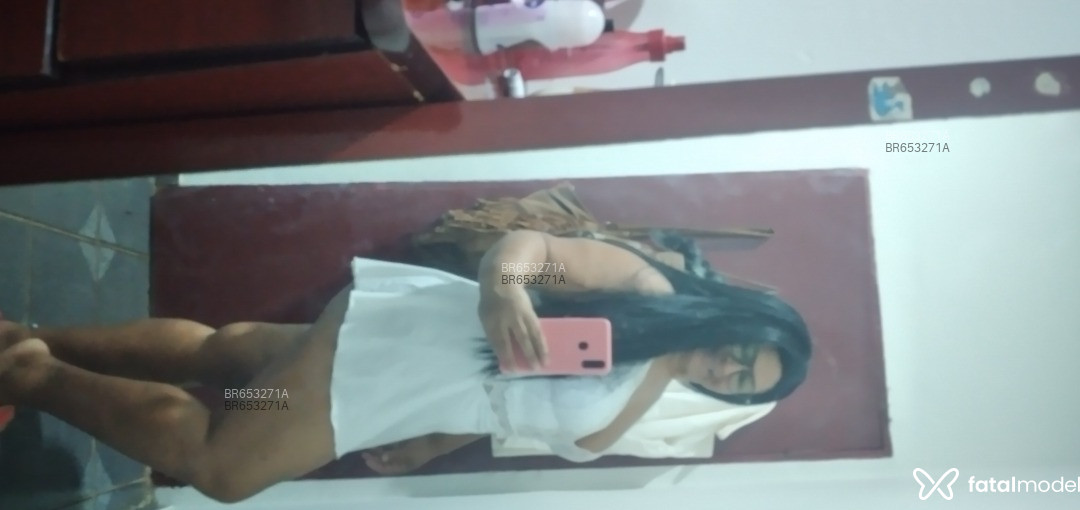Acompanhante mulher com cabelo colorido de olhos castanhos em Poços de Caldas - Mychelli