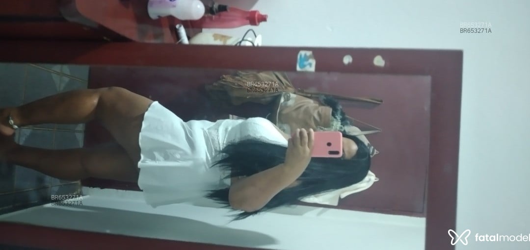 Acompanhante mulher com cabelo colorido de olhos castanhos em Poços de Caldas - Mychelli