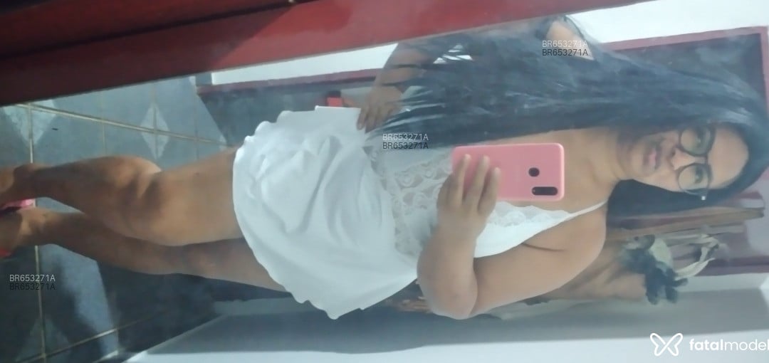 Acompanhante mulher com cabelo colorido de olhos castanhos em Poços de Caldas - Mychelli