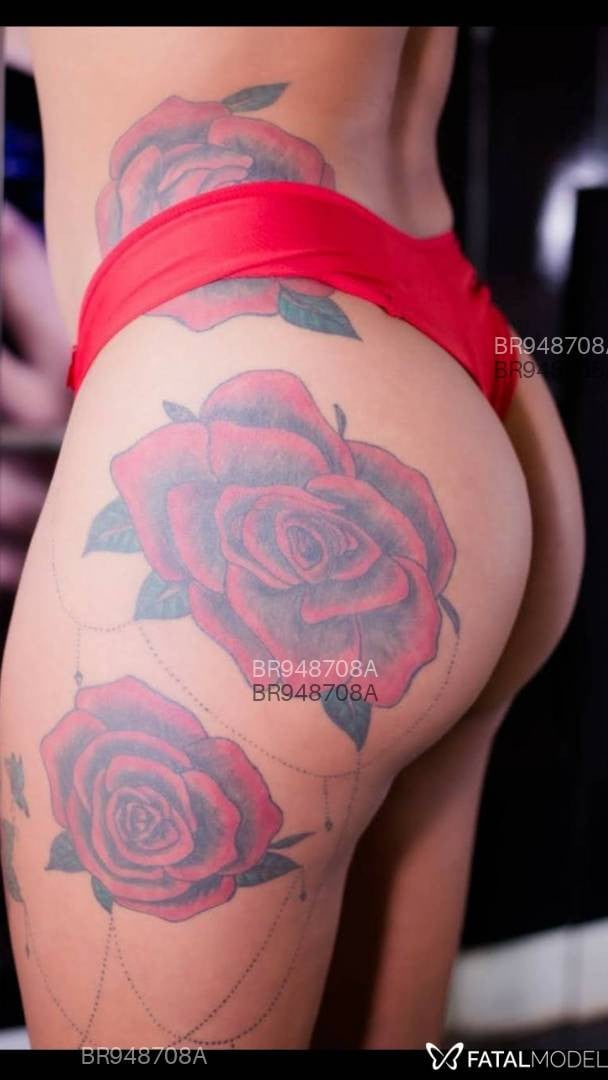 Acompanhante travesti morena (o) de olhos castanhos - Caroline
