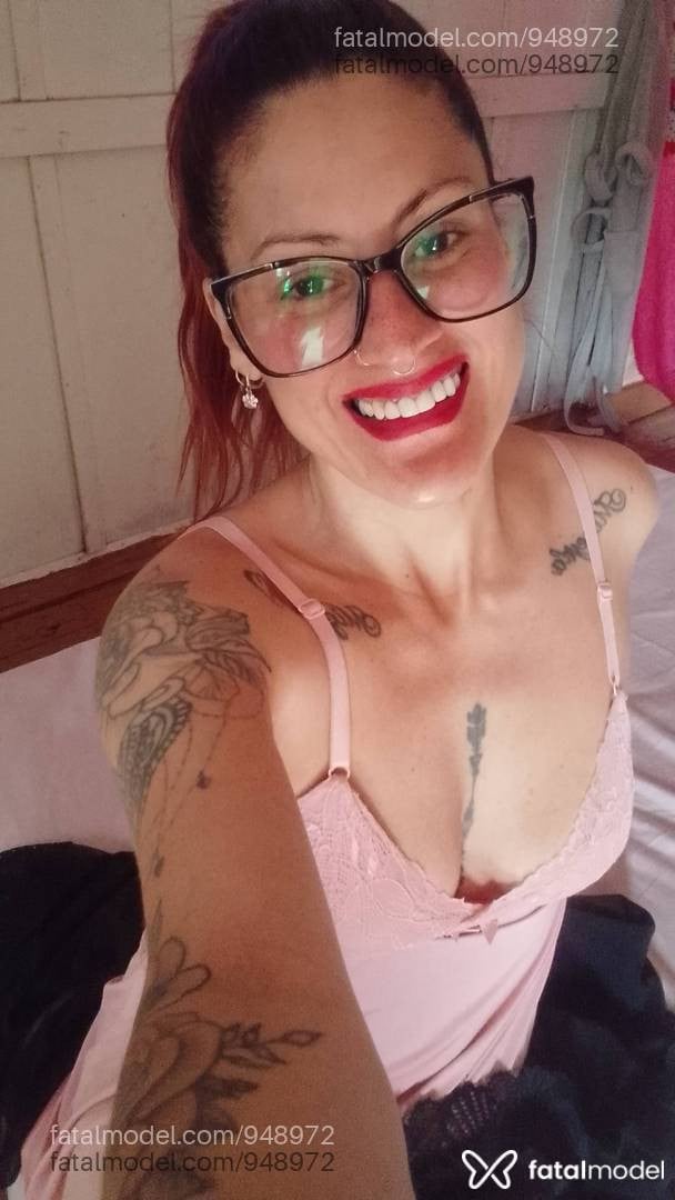 Acompanhante mulher ruiva (o) de olhos castanhos - Camila