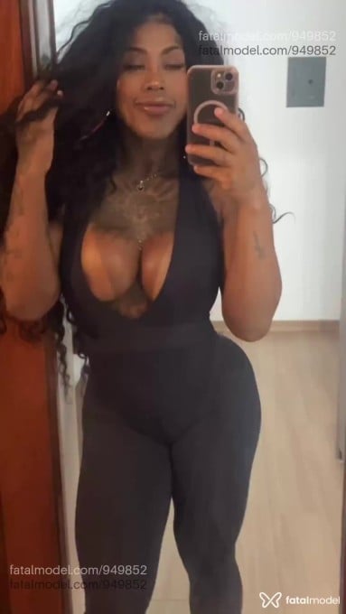Acompanhante mulher morena (o) de olhos pretos - Serena Williams