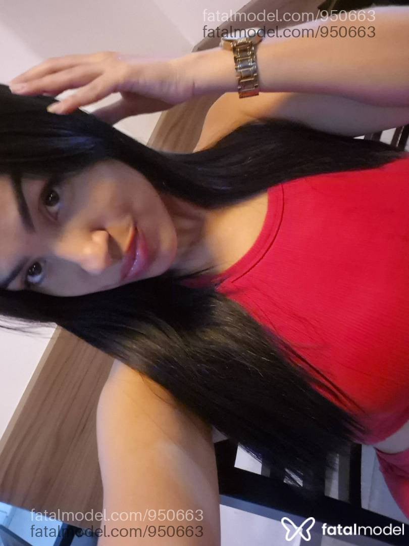 Acompanhante mulher com cabelo castanho de olhos castanhos - Lua alves