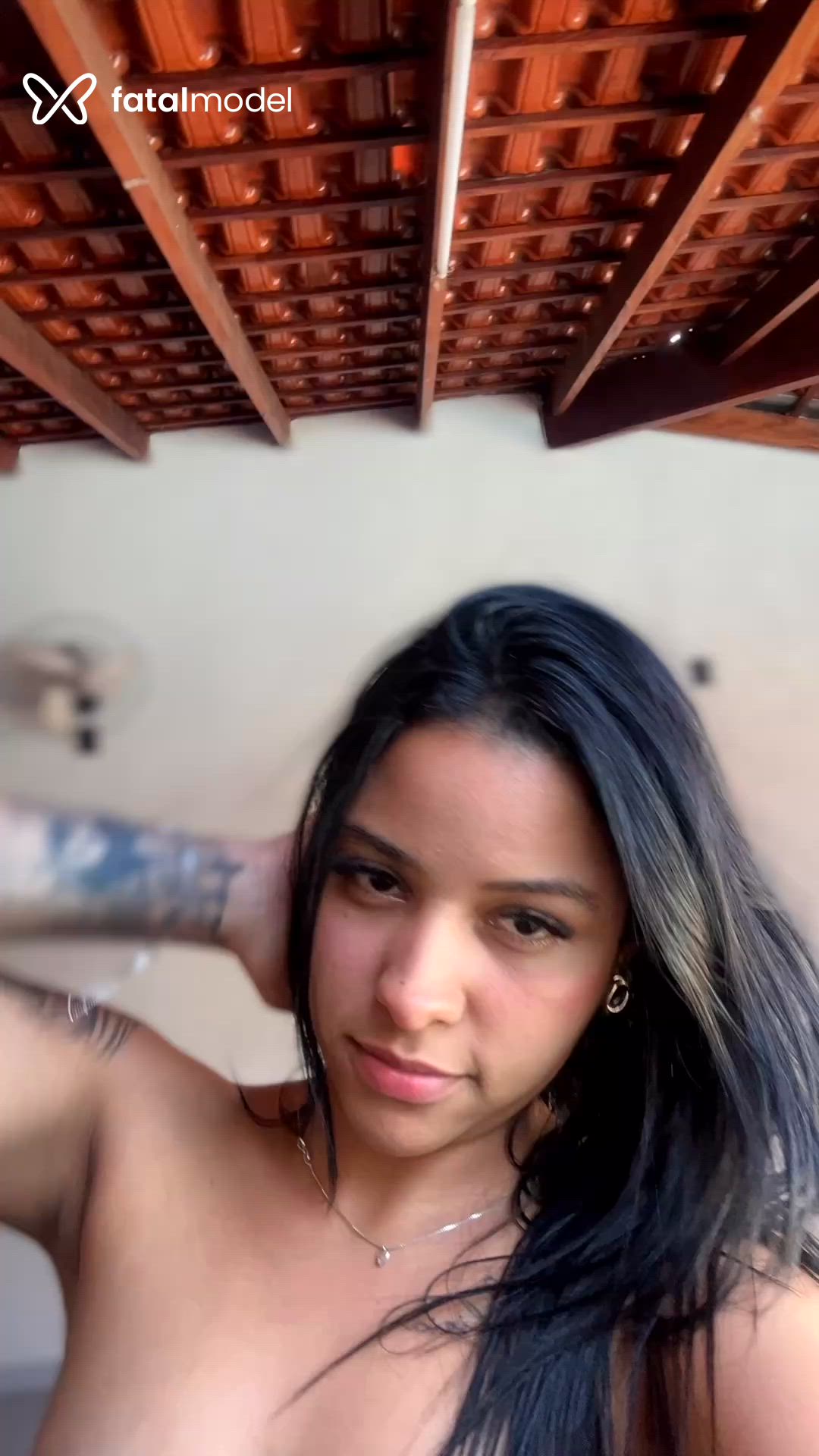 Acompanhante mulher morena (o) de olhos pretos - Lara Bitencourt