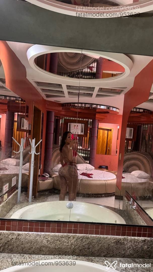 Acompanhante mulher trans com cabelo castanho de olhos castanhos em São Mateus - Izis silva