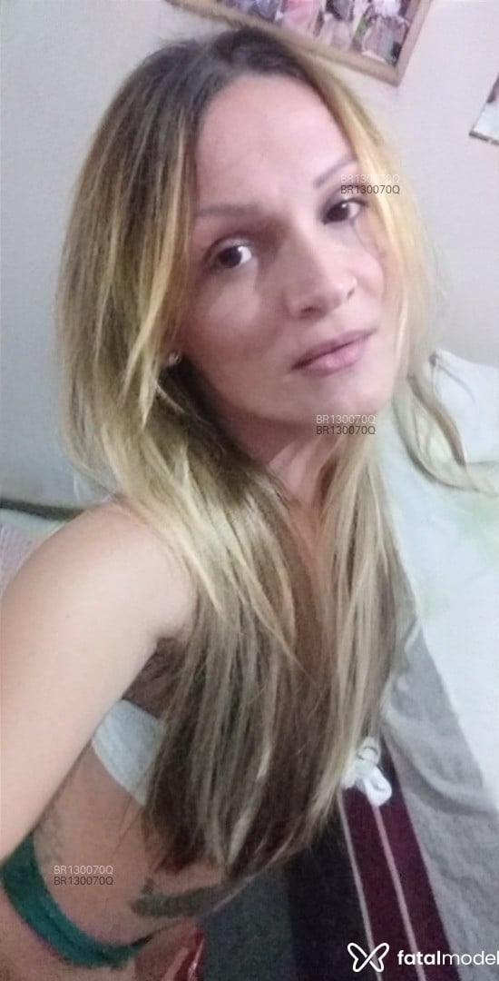 Acompanhante trans loira (o) de olhos castanhos em Santo Antônio de Pádua - VITORIA MORAES
