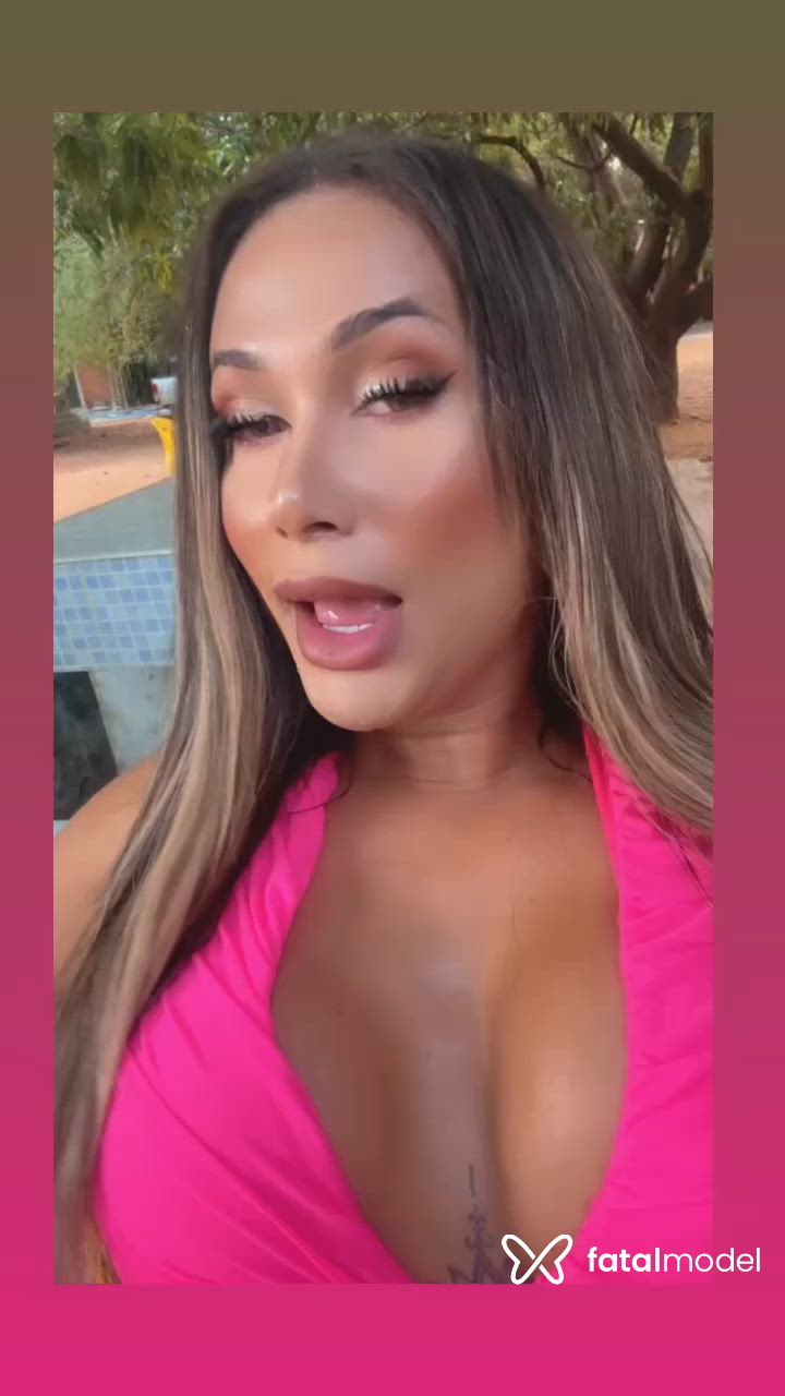 Acompanhante mulher trans morena (o) de olhos castanhos - Mirella Tavares