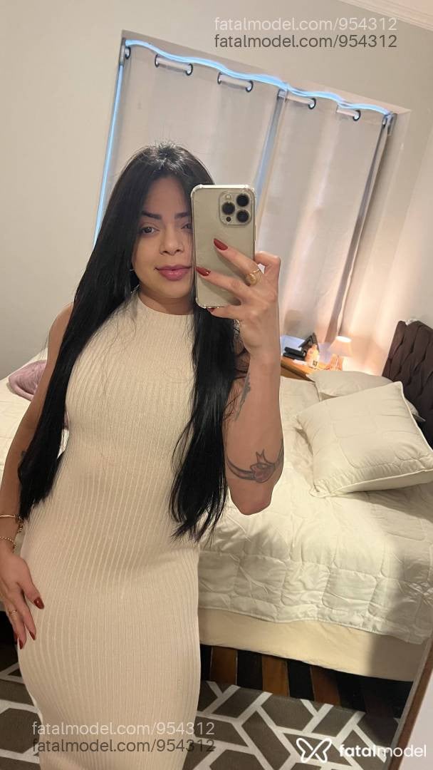 Acompanhante mulher com cabelo castanho de olhos castanhos - Aryanni Acompanhante mulher com cabelo castanho de olhos castanhos - Aryanni