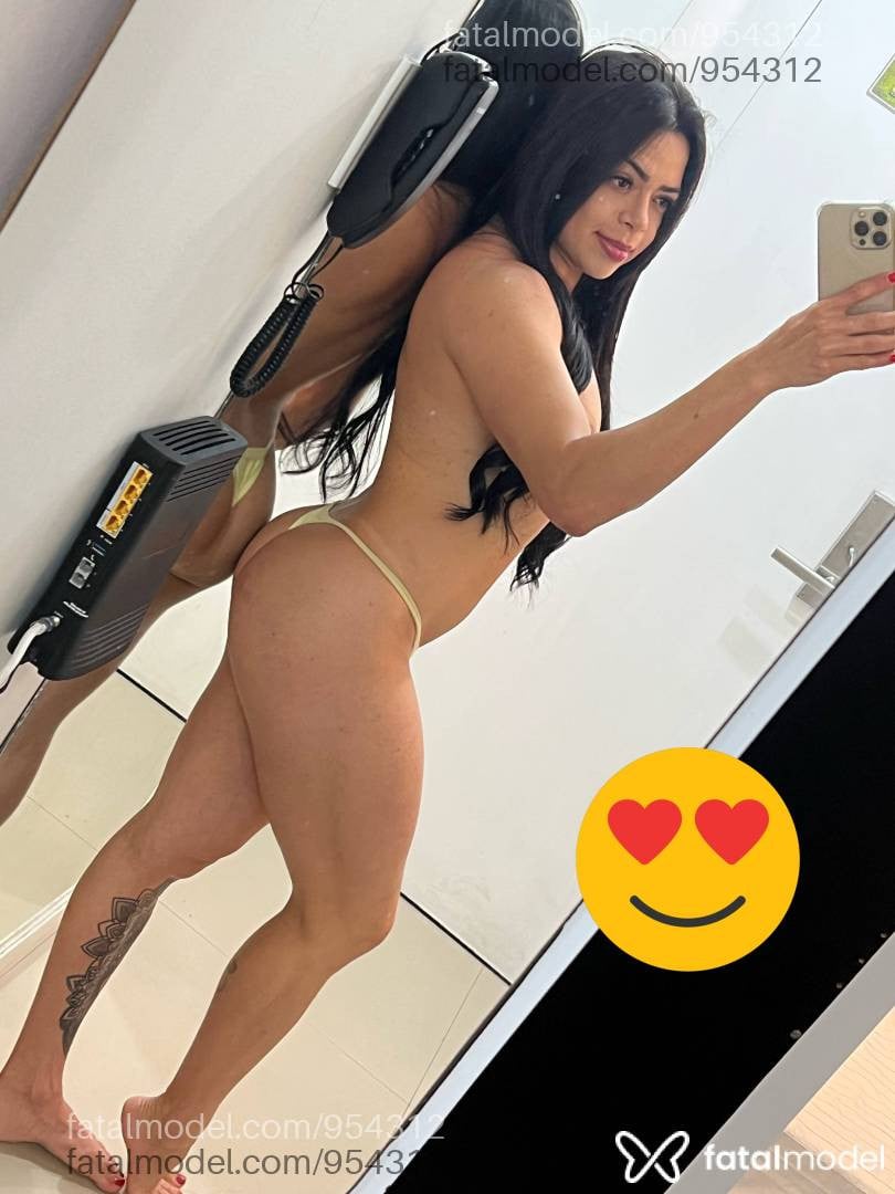 Acompanhante mulher com cabelo castanho de olhos castanhos - Anne Costa