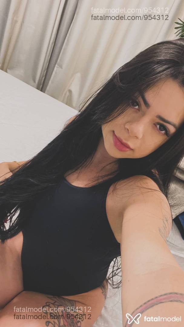 Acompanhante mulher com cabelo castanho de olhos castanhos - Aryanni Acompanhante mulher com cabelo castanho de olhos castanhos - Aryanni