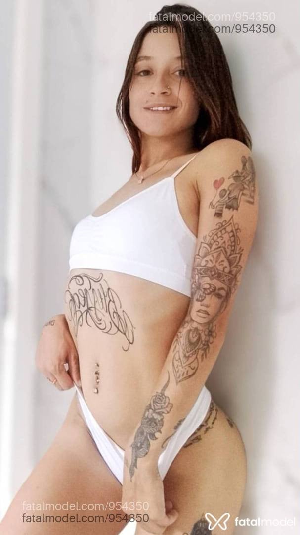 Acompanhante mulher com cabelo castanho de olhos verdes - Renata Ferreira
