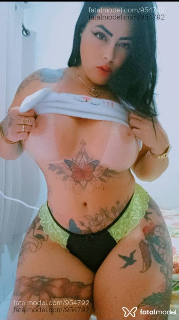 Acompanhante mulher morena (o) de olhos castanhos - Diana