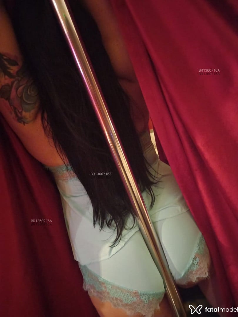Acompanhante mulher com cabelo castanho de olhos verdes - Angel Acompanhante mulher com cabelo castanho de olhos verdes - Angel