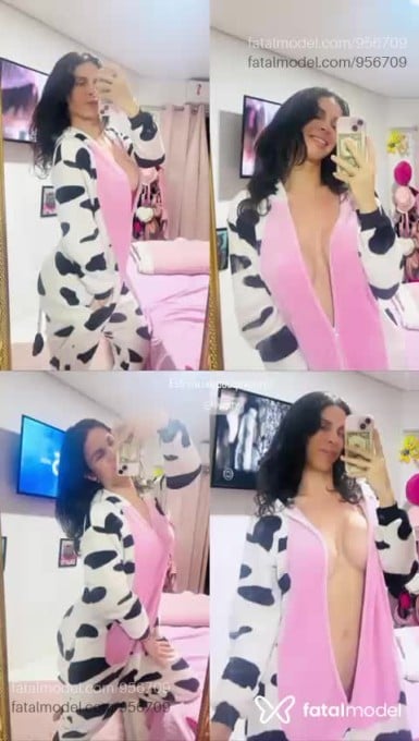Acompanhante mulher trans com cabelo castanho de olhos verdes em Cotia - Maria Eduarda