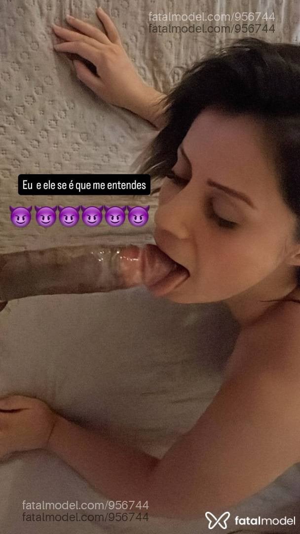 Acompanhante mulher loira (o) de olhos castanhos - Aninha