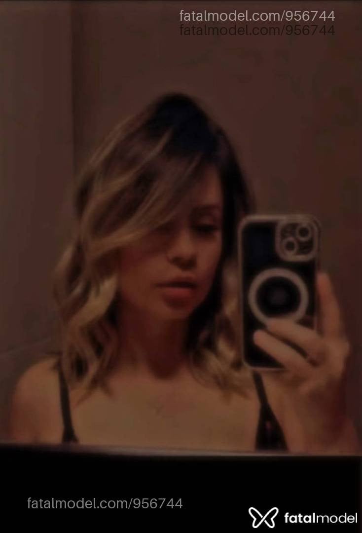 Acompanhante mulher loira (o) de olhos castanhos - Aninha