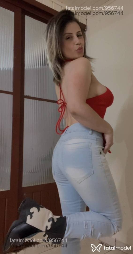 Acompanhante mulher loira (o) de olhos castanhos - Aninha