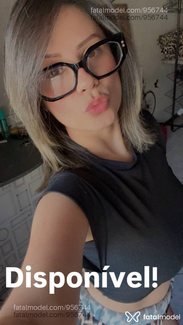 Acompanhante mulher loira (o) de olhos castanhos - Aninha