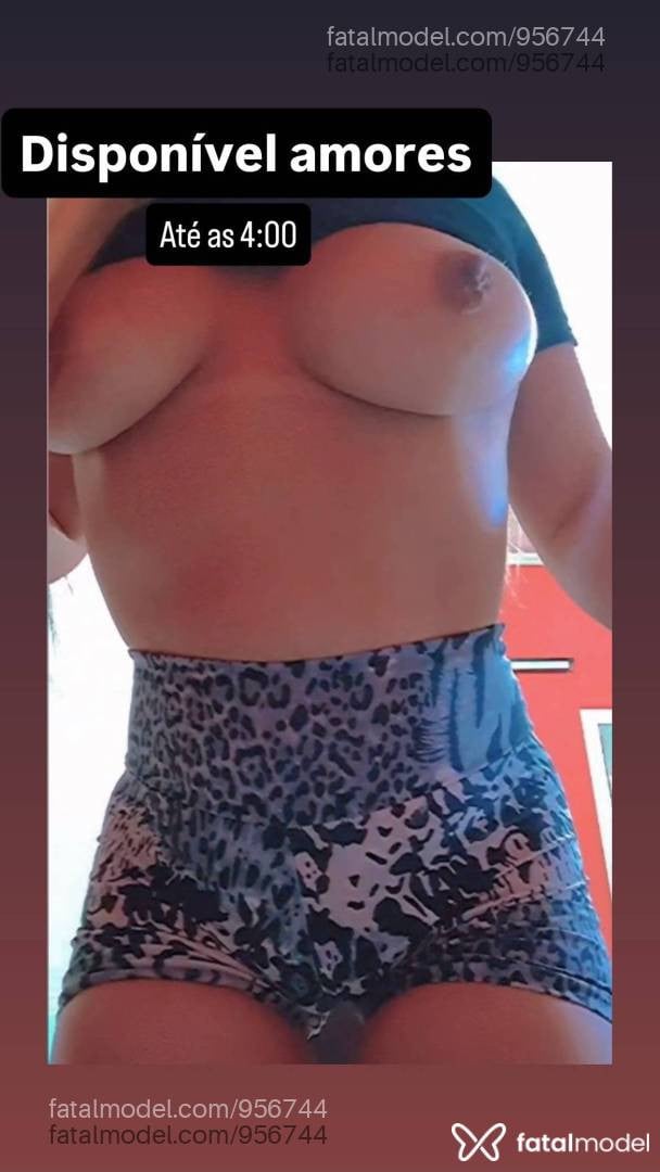 Acompanhante mulher loira (o) de olhos castanhos - Aninha