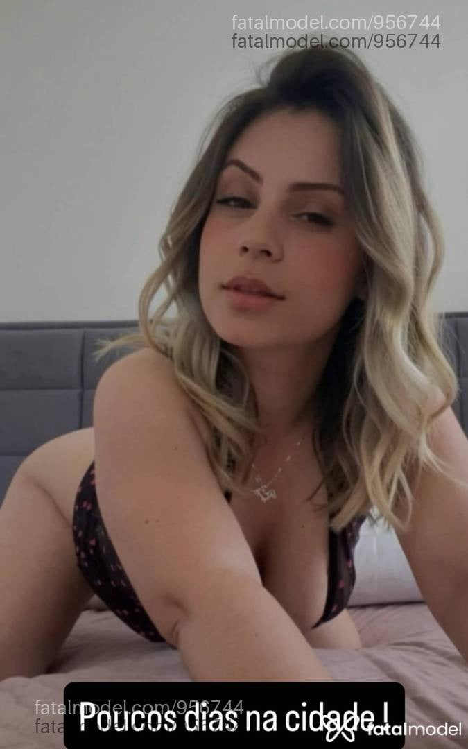 Acompanhante mulher loira (o) de olhos castanhos - Aninha