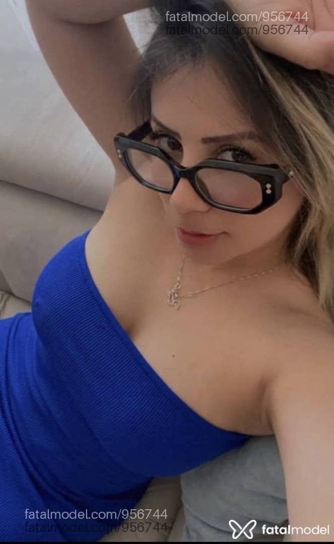 Acompanhante mulher loira (o) de olhos castanhos - Aninha