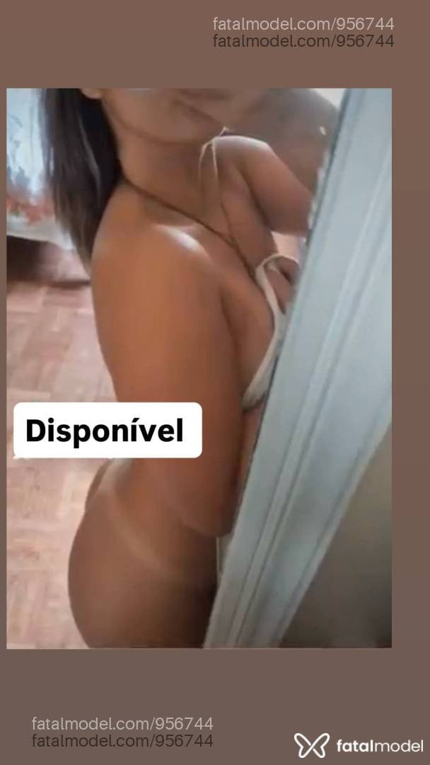 Acompanhante mulher loira (o) de olhos castanhos - Aninha
