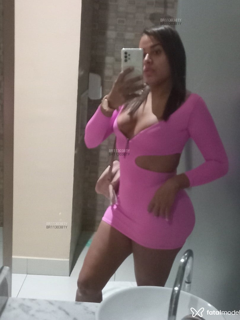 Acompanhante mulher trans com cabelo castanho de olhos castanhos em Belém - Isis hillary trans